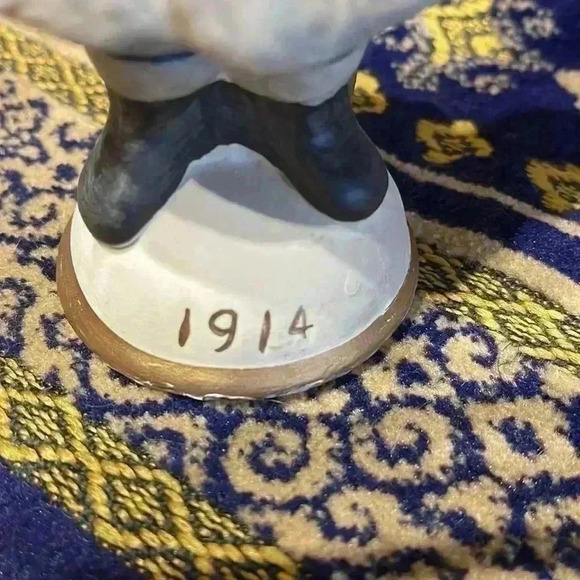 Vintage Ceramic Santa. Painted in 1914. Small chip on the back. - Picture 8 of 9